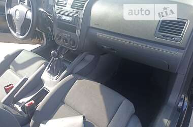 Хетчбек Volkswagen Golf 2005 в Косові