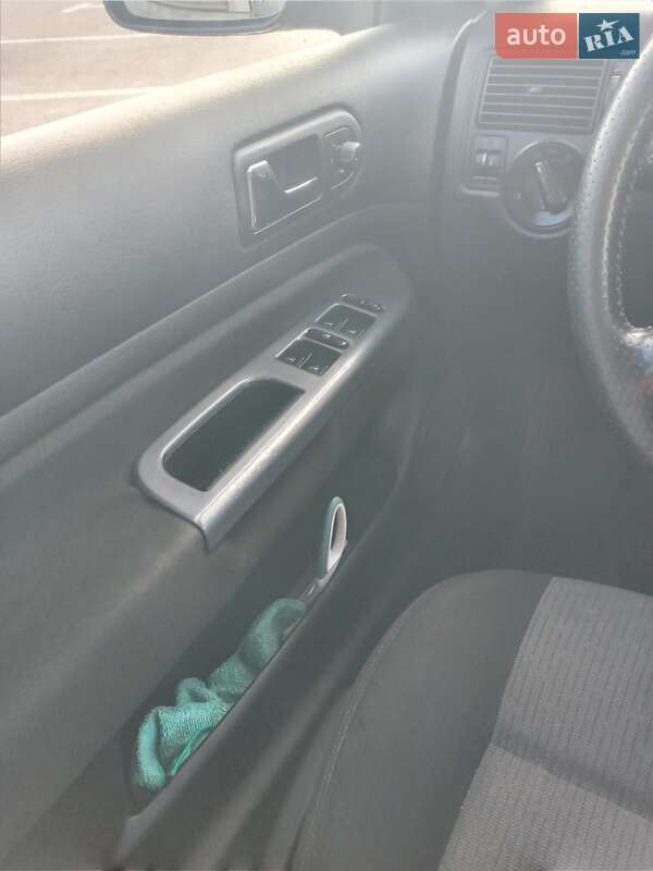 Универсал Volkswagen Golf 2003 в Львове