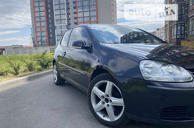 Хэтчбек Volkswagen Golf 2005 в Чернигове