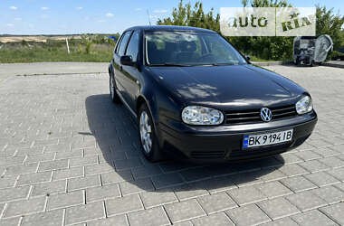 Хетчбек Volkswagen Golf 2002 в Рівному