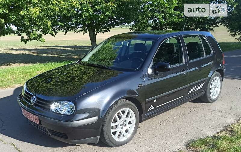 Хэтчбек Volkswagen Golf 2001 в Ровно