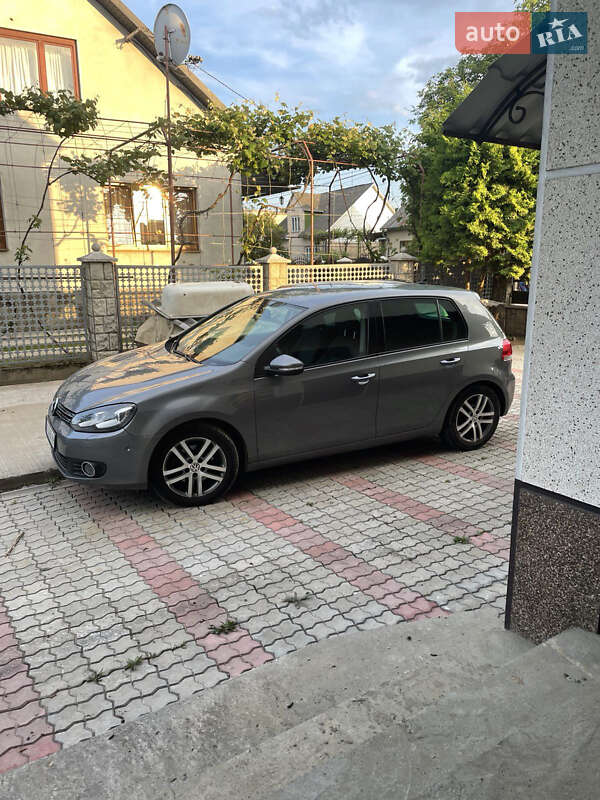 Хэтчбек Volkswagen Golf 2011 в Буштыне
