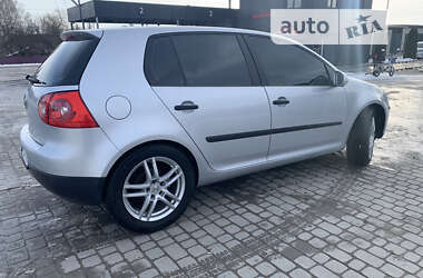 Хэтчбек Volkswagen Golf 2004 в Хмельницком