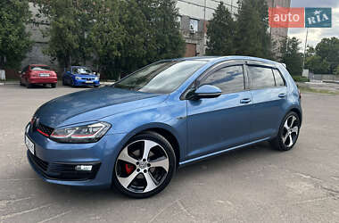 Хэтчбек Volkswagen Golf 2013 в Киеве