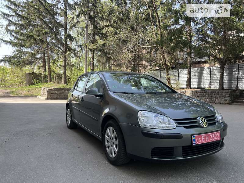 Хэтчбек Volkswagen Golf 2004 в Харькове