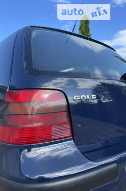 Хэтчбек Volkswagen Golf 2002 в Хороле