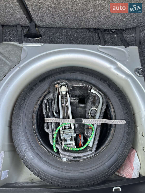 Хэтчбек Volkswagen Golf 2001 в Запорожье