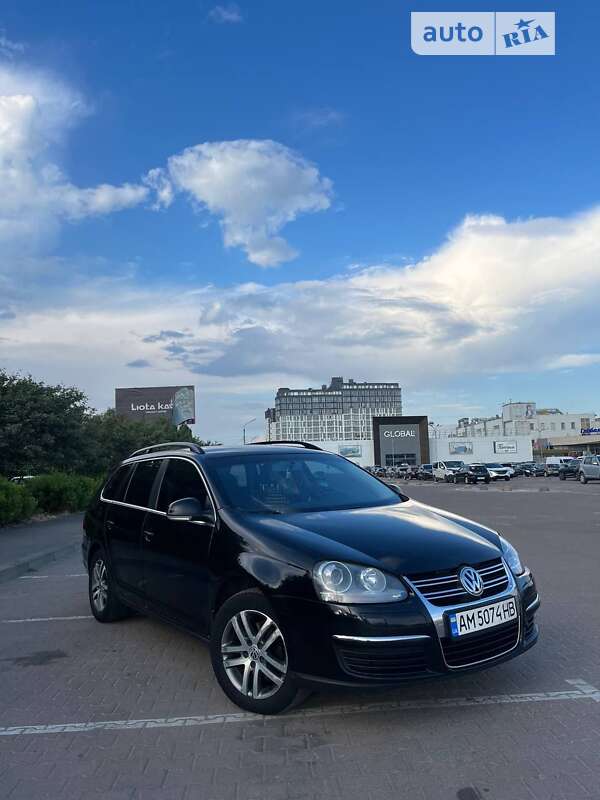 Універсал Volkswagen Golf 2008 в Житомирі