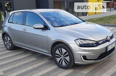 Хэтчбек Volkswagen Golf 2016 в Львове