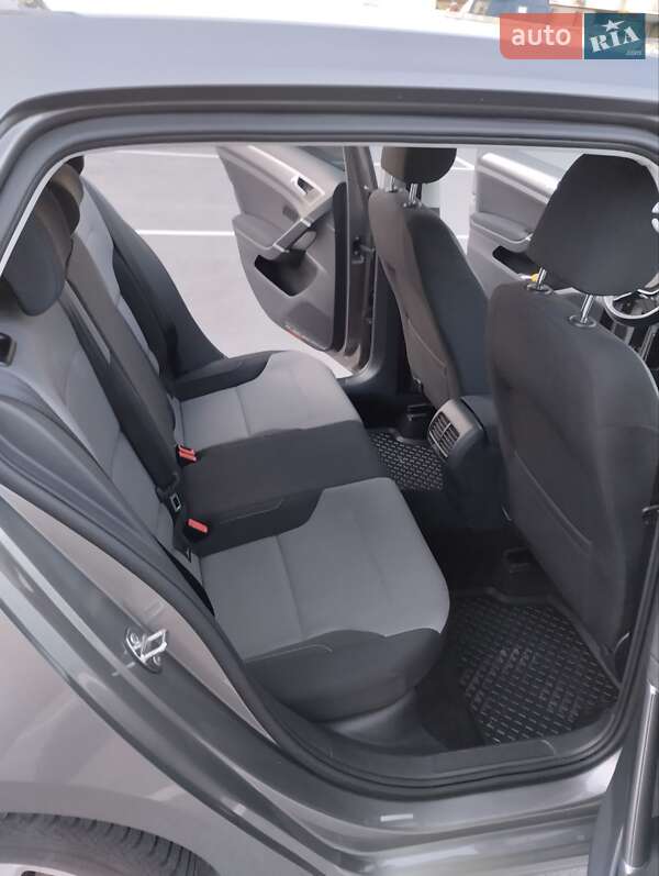 Хэтчбек Volkswagen Golf 2016 в Борисполе