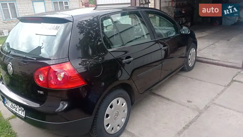 Хэтчбек Volkswagen Golf 2004 в 