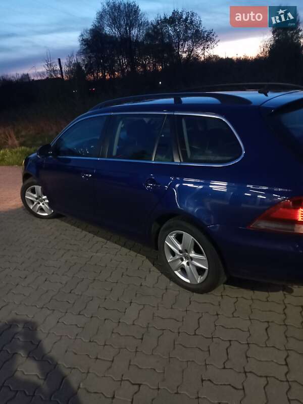 Универсал Volkswagen Golf 2010 в Стрые