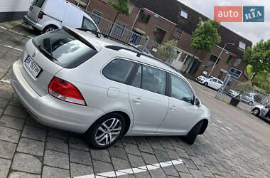 Универсал Volkswagen Golf 2010 в 
