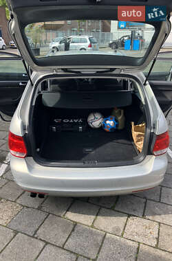 Универсал Volkswagen Golf 2010 в 