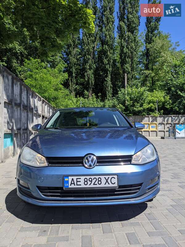Хэтчбек Volkswagen Golf 2013 в Днепре