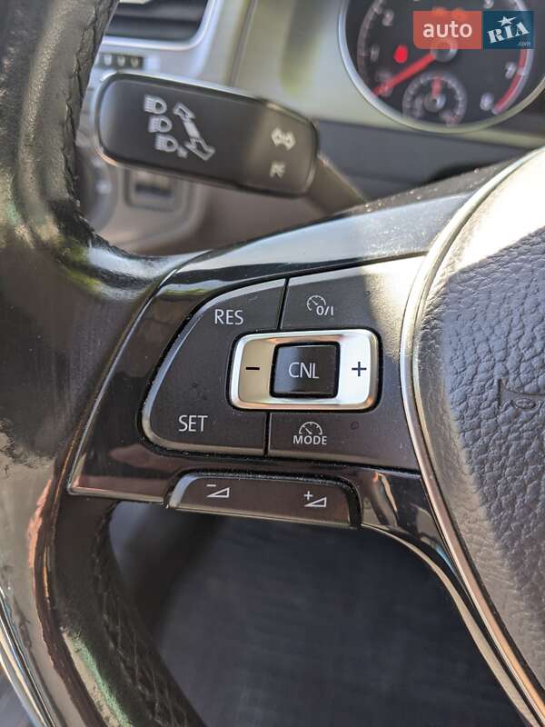 Хэтчбек Volkswagen Golf 2013 в Днепре