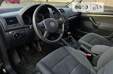 Хэтчбек Volkswagen Golf 2004 в Полтаве