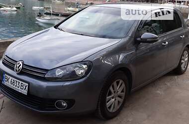 Хэтчбек Volkswagen Golf 2010 в Ровно