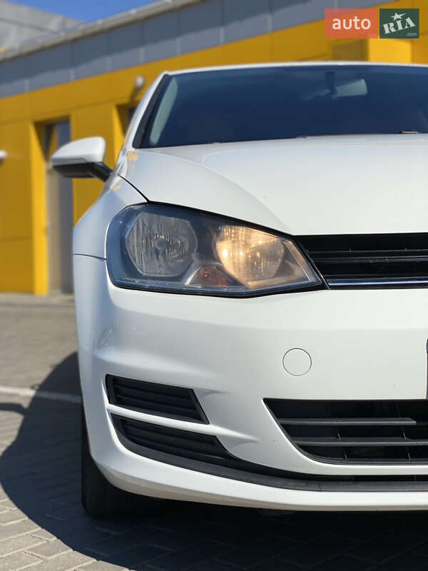 Хэтчбек Volkswagen Golf 2014 в Ровно