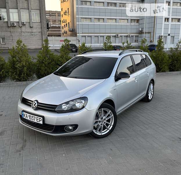 Універсал Volkswagen Golf 2013 в Дніпрі