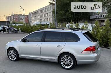 Універсал Volkswagen Golf 2013 в Дніпрі