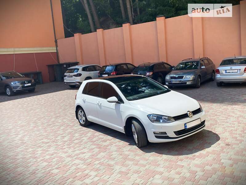 Хэтчбек Volkswagen Golf 2013 в Киеве