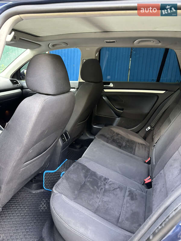 Универсал Volkswagen Golf 2011 в Киеве