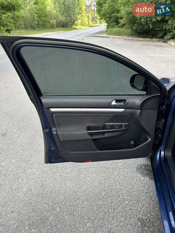 Универсал Volkswagen Golf 2011 в Киеве