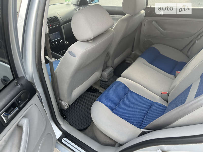 Хэтчбек Volkswagen Golf 2000 в Луцке
