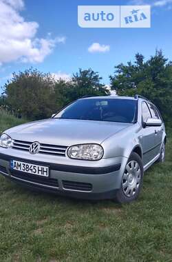 Универсал Volkswagen Golf 2004 в Новой Ушице