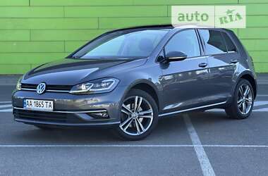 Хэтчбек Volkswagen Golf 2017 в Киеве