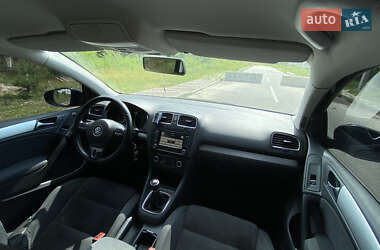 Хэтчбек Volkswagen Golf 2011 в 