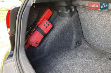 Хэтчбек Volkswagen Golf 2011 в 