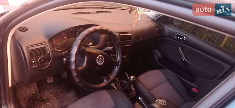 Хэтчбек Volkswagen Golf 2001 в На Новой Боровой