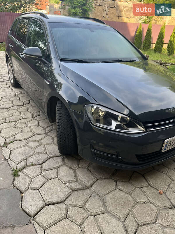 Универсал Volkswagen Golf 2014 в Ужгороде