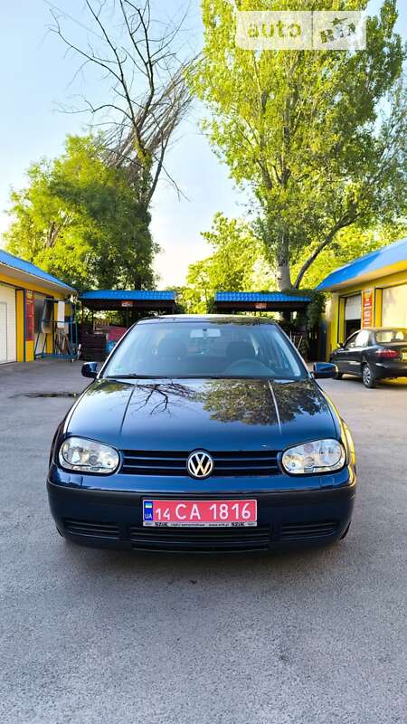 Хетчбек Volkswagen Golf 2003 в Запоріжжі