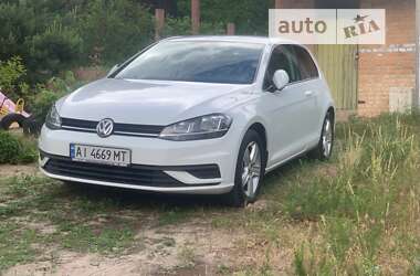 Хетчбек Volkswagen Golf 2017 в Києві