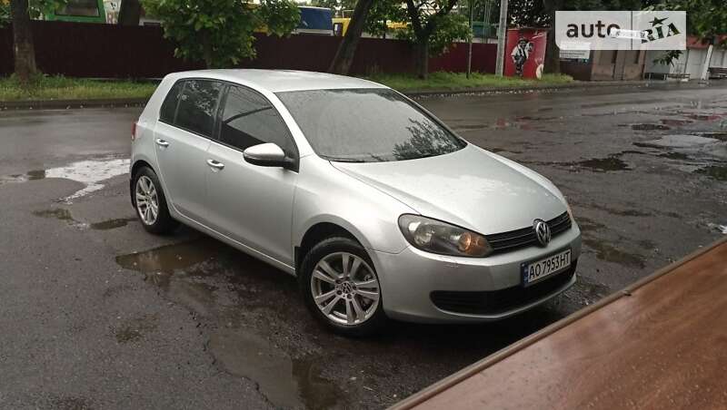 Хэтчбек Volkswagen Golf 2008 в Ужгороде