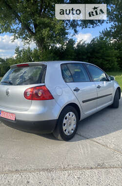 Хетчбек Volkswagen Golf 2005 в Сумах