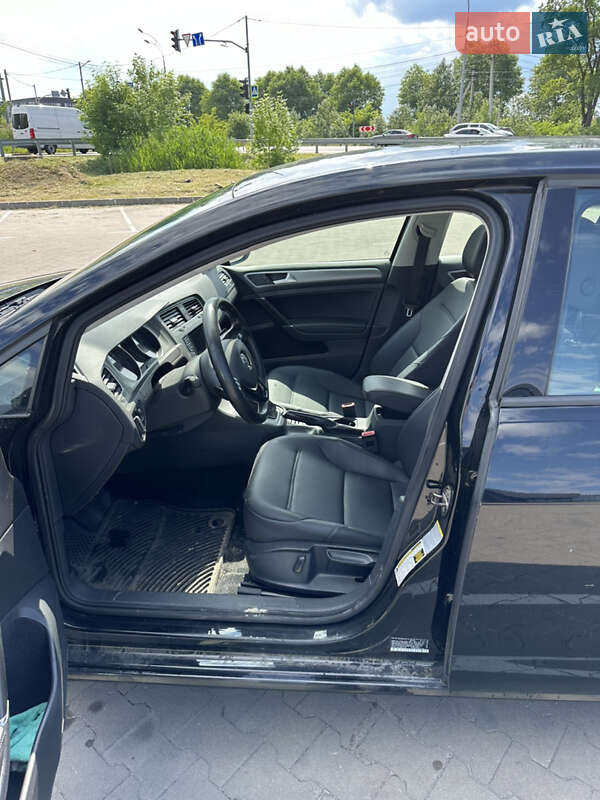 Хетчбек Volkswagen Golf 2015 в Києві