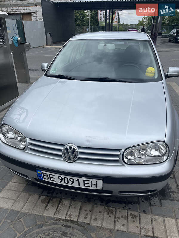 Хетчбек Volkswagen Golf 2001 в Кропивницькому