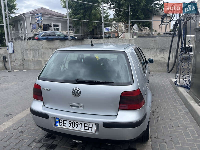Хетчбек Volkswagen Golf 2001 в Кропивницькому