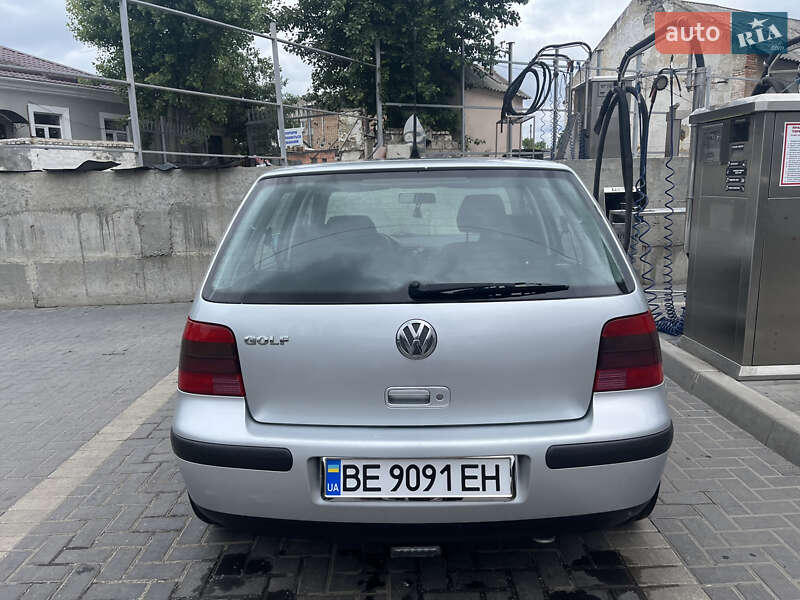 Хетчбек Volkswagen Golf 2001 в Кропивницькому