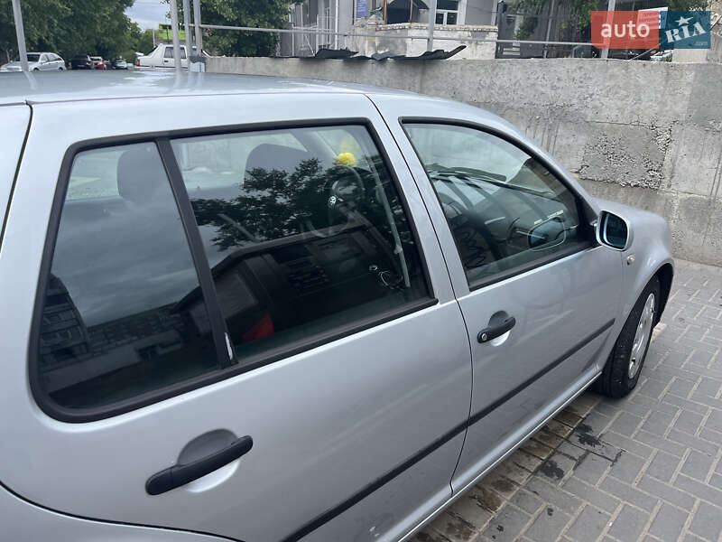 Хетчбек Volkswagen Golf 2001 в Кропивницькому