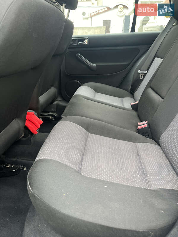 Хетчбек Volkswagen Golf 2001 в Кропивницькому