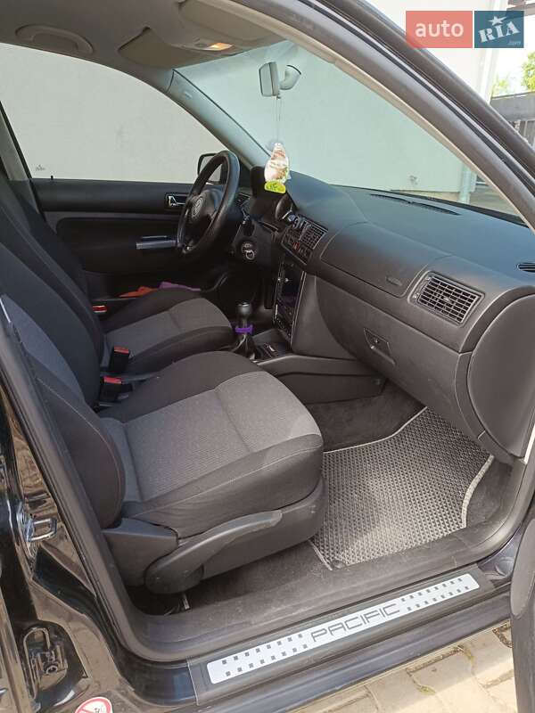 Хетчбек Volkswagen Golf 2003 в Тернополі