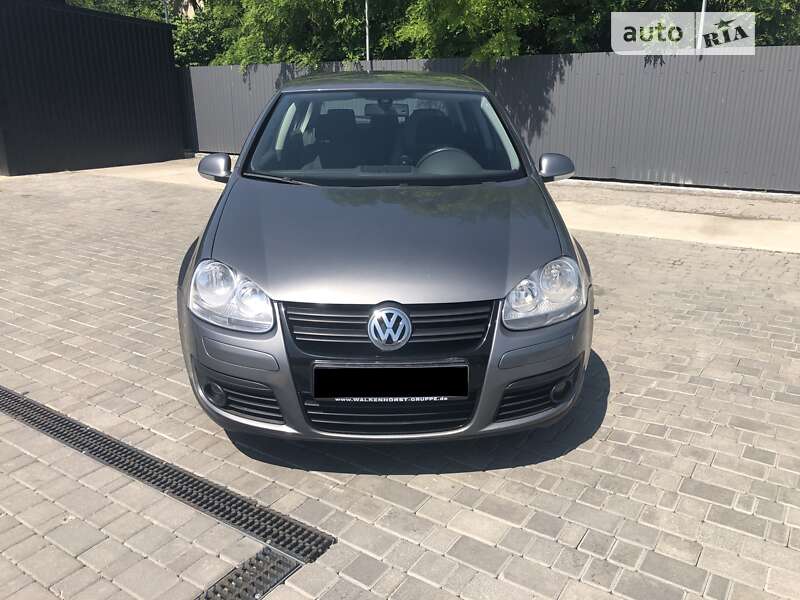 Хетчбек Volkswagen Golf 2004 в Рівному