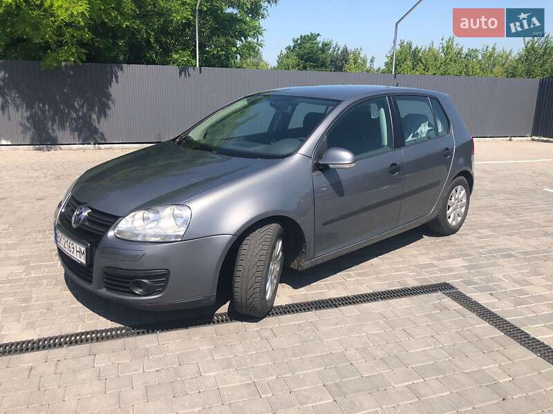 Хетчбек Volkswagen Golf 2004 в Рівному