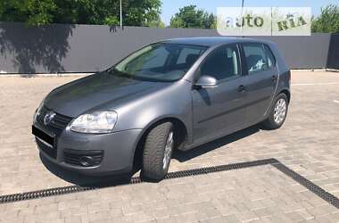 Хетчбек Volkswagen Golf 2004 в Рівному