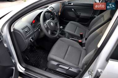 Хетчбек Volkswagen Golf 2005 в 